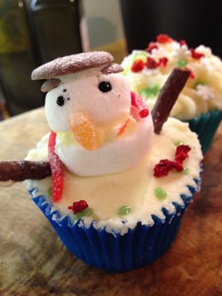 snowman cupcake 1.JPG gf.jpg